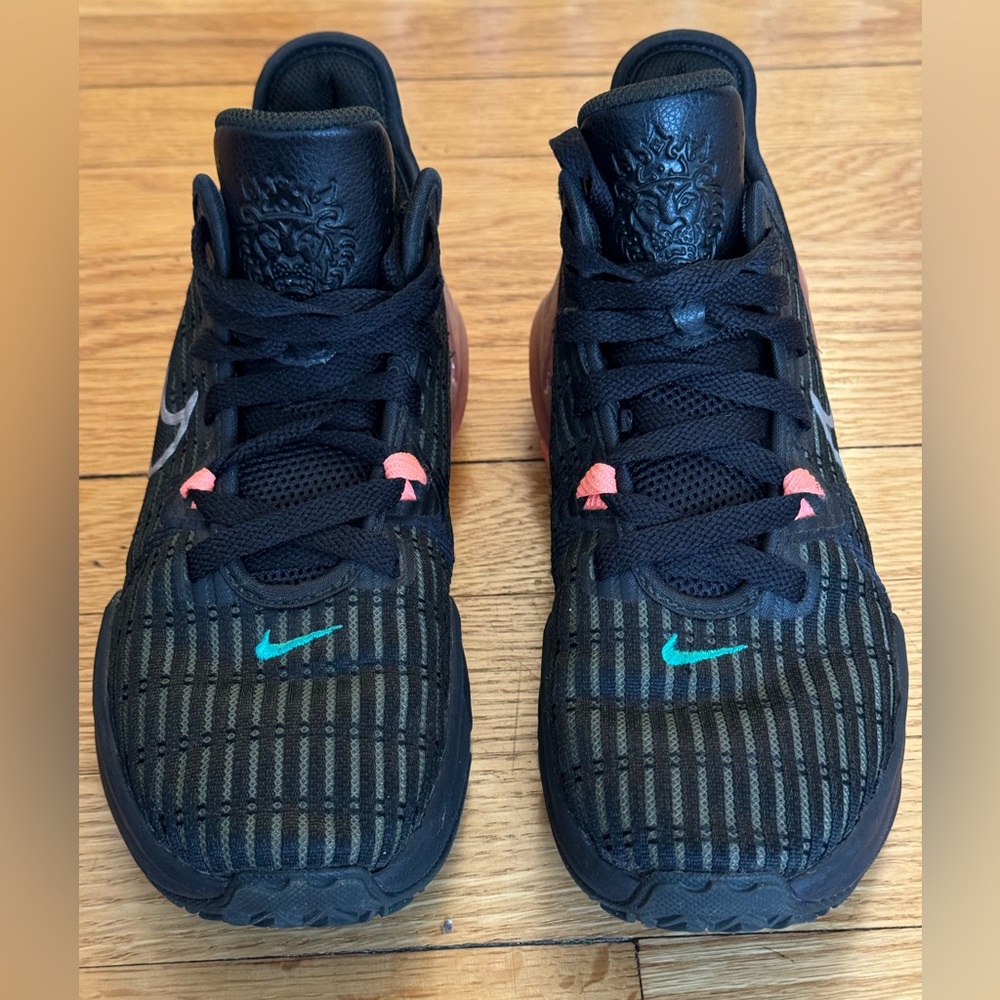 Nike Lebron Witness VI, kids size 5.5. Very good condition.